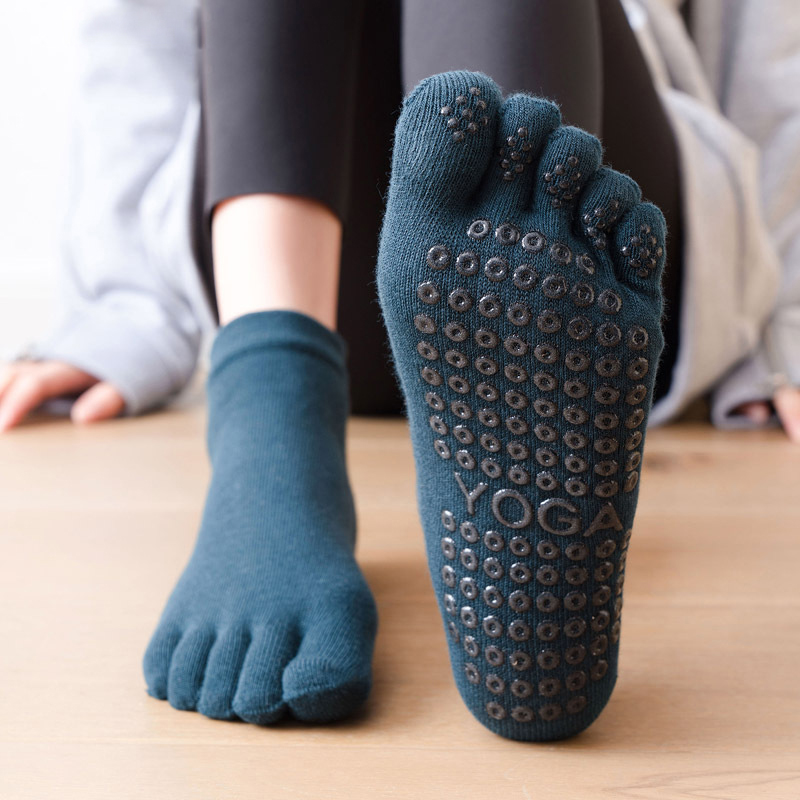 جوارب سيليكون مانعة للانزلاق خ - مراجعة Yoga Fitness Pilates وسعره